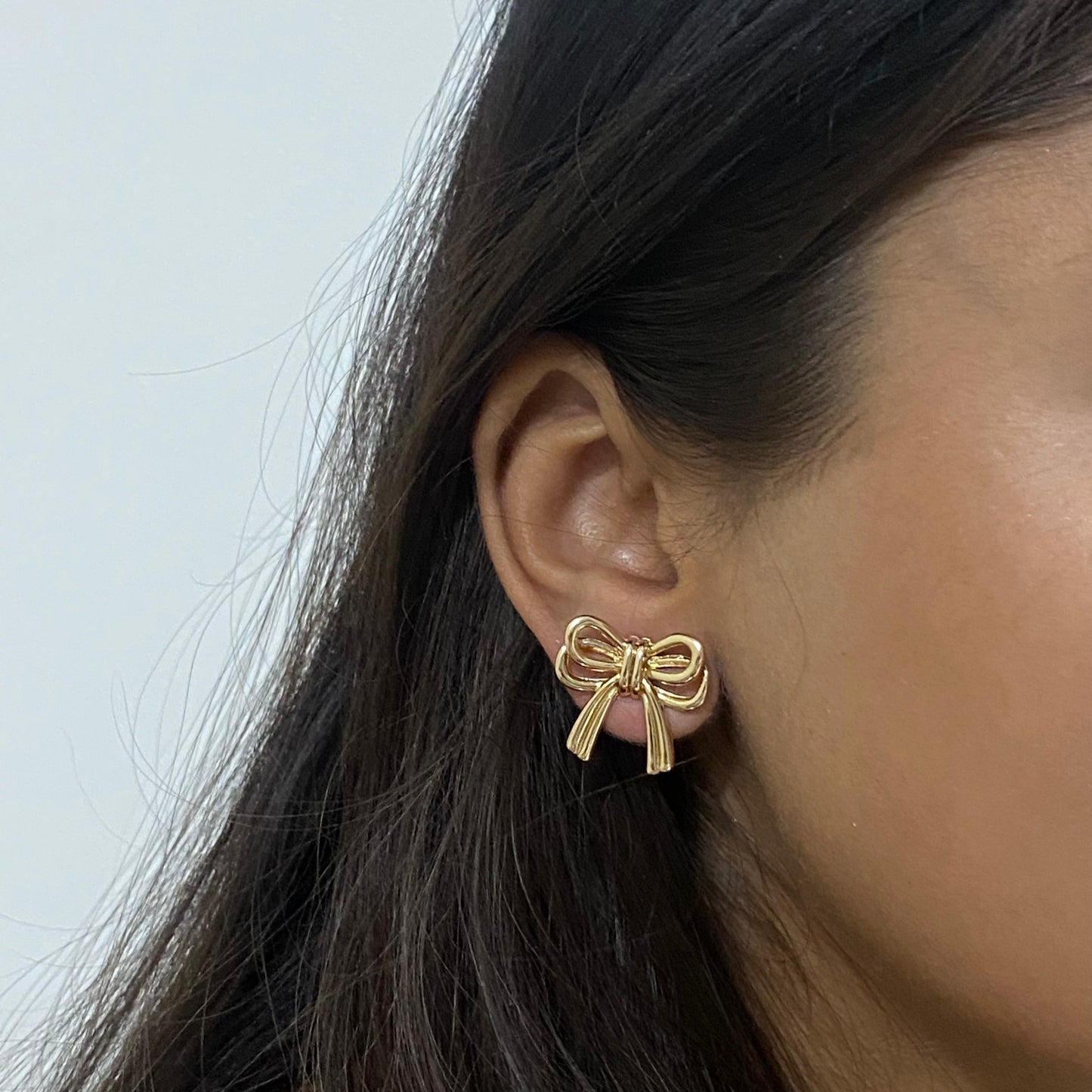 Classic Bow Gleam Studs