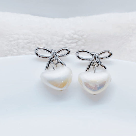 Sweetheart Pearl Bow Earrings