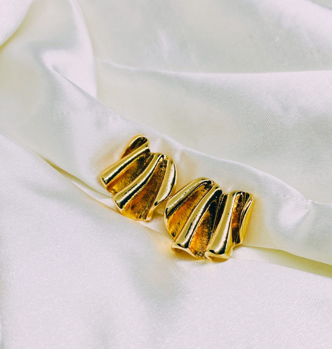 Golden Pleat Studs